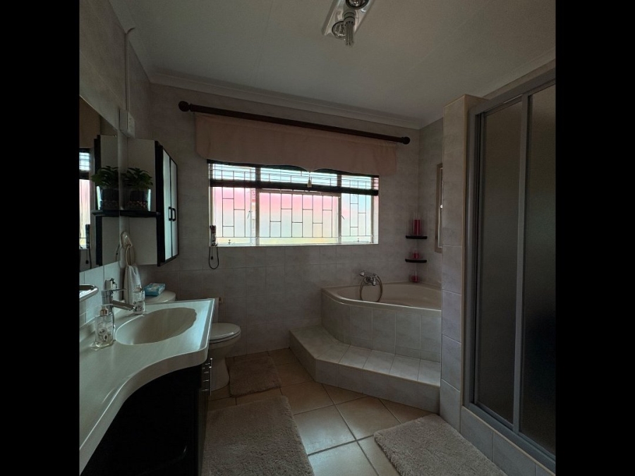 4 Bedroom Property for Sale in Flamwood North West